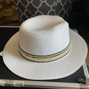 Women’s hat (fedora like).